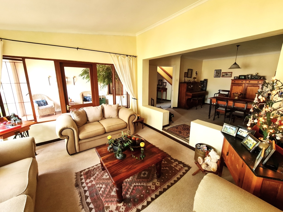 6 Bedroom Property for Sale in Noorsekloof Eastern Cape